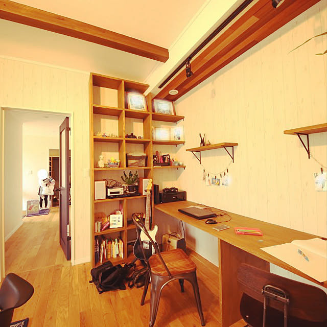 机 ワンコートオンリー オスモカラー ウォルナット マルホンレッドシダーパネリング サンゲツ Re 7516 などのインテリア実例 18 12 31 15 04 26 Roomclip ルームクリップ