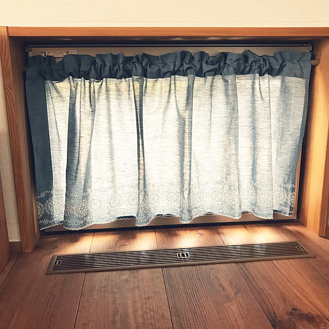 ダンガリー デニム カフェカーテン 目隠しにも小窓にも 階段踊り場にも 横70x50 上質日本製生地にホワイトの糸で刺繍 ショートサイズ 珍しい 人気 送料無料 カントリー 北欧 フェミニン シャビーのレビュー クチコミとして参考になる投稿1枚 Roomclip ルーム