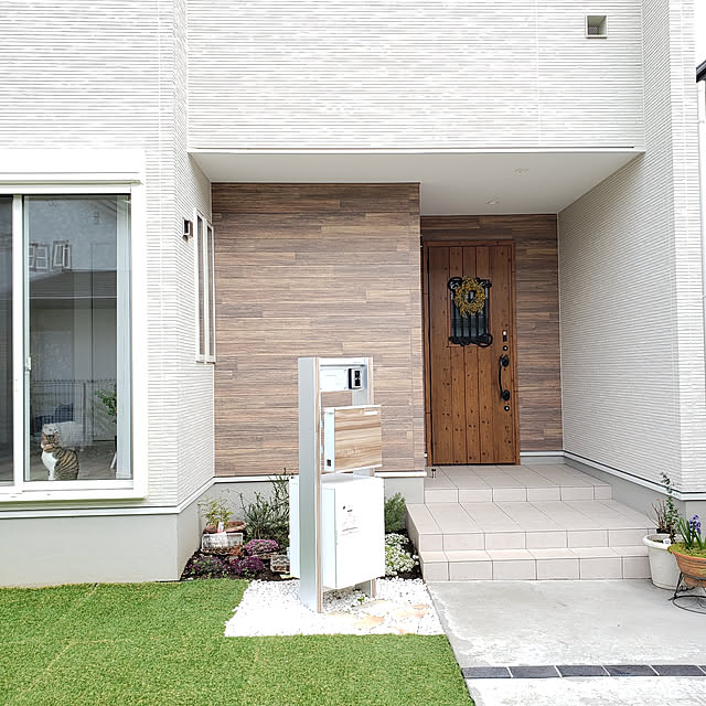 表札灯付 宅配ボックス搭載門柱 ストレーゼワイド ミドル Etbpw L インターホンは付属していませんのレビュー クチコミとして参考になる投稿4枚 Roomclip ルームクリップ