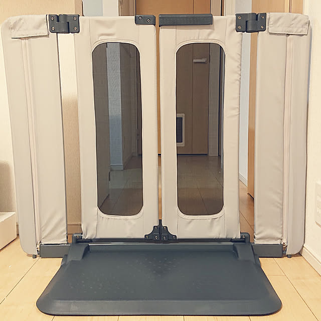 おくだけ とおせんぼ ウォークスルー S ペットゲート ペット ゲート 置くだけドア付き ペットフェンス 犬 柵 いぬ 安全柵 小型犬 中型犬 脱走防止 ソフト フェンス やわらか ガード 飛び出し防止 日本育児のレビュー クチコミとして参考になる投稿1枚 Roomclip