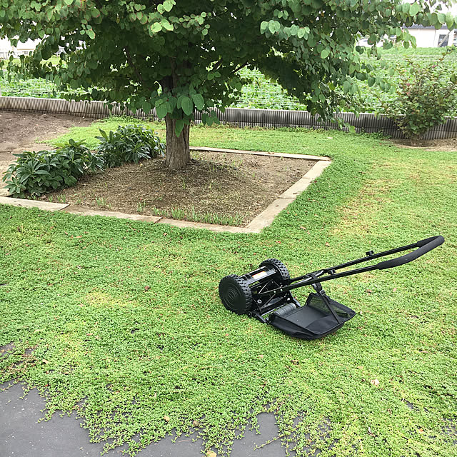 写真付きレビュー Ifudo ラク刈る 手動芝刈り機 芝刈り バリカン 草刈機 草刈り機 草刈機 芝刈り機 芝刈機 手動 バリカン はさみ 芝生 カット ガーデニング 超軽量5 4kg 女性の方でも楽々 小回り 使いやすい 草刈 草刈 芝刈り機 ラク刈る Proの