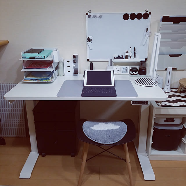 写真付きレビュー】Flexispot EJ2 スタンディングデスク 昇降 高さ調節 電動 昇降式デスク おしゃれ テーブル 昇降テーブル  パソコンデスク pcデスク オフィスデスク 折りたたみ 昇降式テーブル 昇降式 テレワーク デスク 電動昇降式 机 白 黒 電動昇降式デスク 電動昇降  ...
