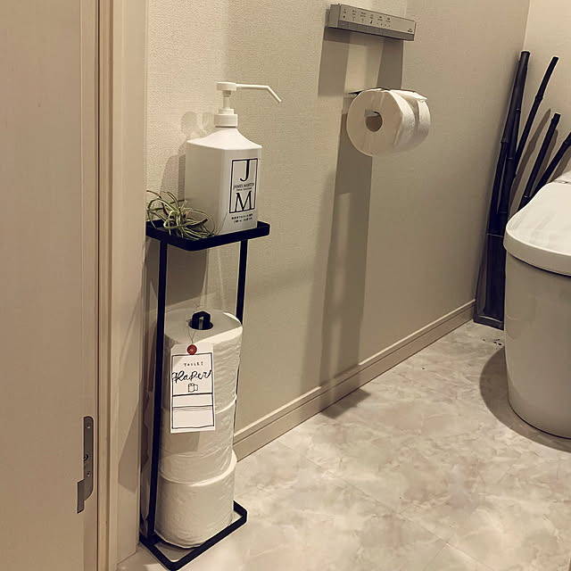 写真付きレビュー トレイ付きトイレットペーパースタンド タワー ホワイト ブラック Tower 7739 7740 トイレットペーパーホルダー トイレットペーパースタンド トイレットペーパーストッカー ペーパーホルダー ストッカー 収納 トイレ収納 カバー おしゃれ インテリア