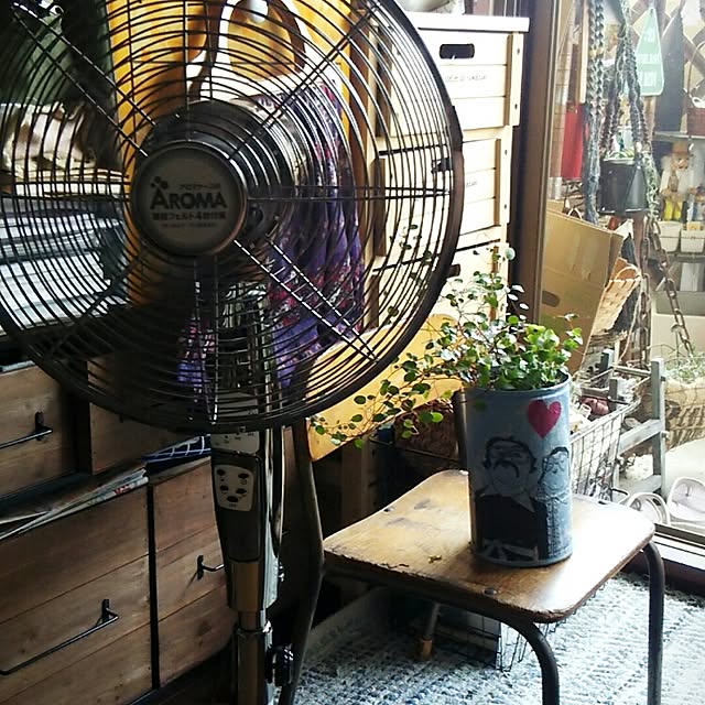 ドウシシャ 扇風機 おしゃれ レトロ レトロ扇風機 メタル メタルファン スチール スリム リビング アロマファン 首振り 首ふり デザイン扇風機 アロマ シンプル かっこいい インダストリアル サックスブルー Flt 301 ポイント10倍 送料無料 メタルリビングファン ドウシシャ 扇風機 おしゃれ レトロ レトロ扇風機 メタル メタルファン スチール スリム リビング アロマファン 首振り 首ふり デザイン扇風機 アロマ シンプル かっこいい インダストリアル サックスブルー Flt 301 ポイント10倍 送料無料 メタルリビングファン