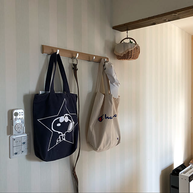 スーパーセール特別価格 穴が目立たないから賃貸でも安心 幅60cm壁掛けスライダーフック 壁 引っ掛け 賃貸 穴が目立たない 強力 ハンガーフック コート掛け 洋服掛け かばん 石膏ボード ピン 金具 ウォールハンガー ウォールフック 収納 おしゃれ 白 日本製 の