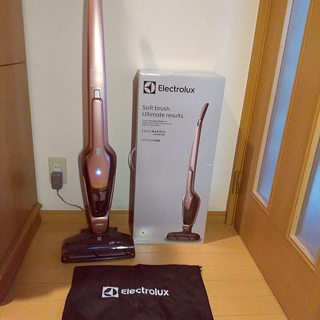 Electrolux エレクトロラックス Zb3414ak ソフトピンク エルゴラピード パワープロ サイクロン式スティッククリーナー 掃除機 シンプル スリム 充電式 コードレス 高い吸引力 フローリング 畳 細かいゴミ すき間ごみ 限定セール 高品質 新作やランキングも 注目のdiy