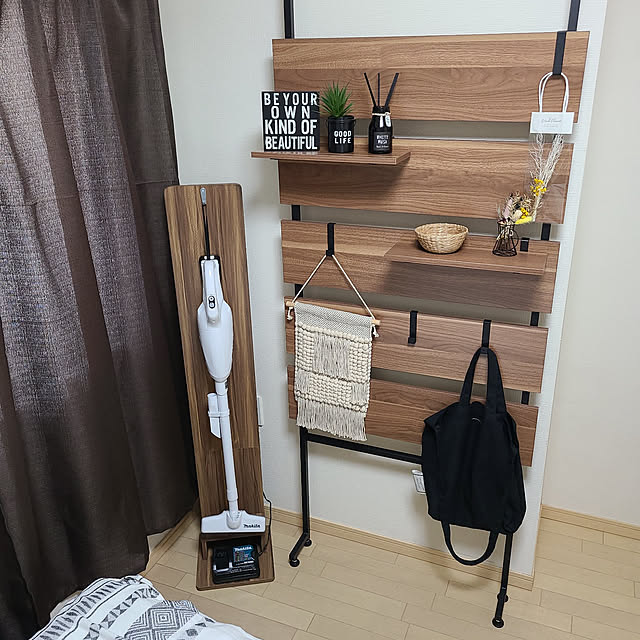 つっぱり棚 突っ張り棚 突っ張り棒 突っ張りラック ウォールラック 壁面ディスプレイ 壁面収納 薄型 棚 幅80cm ウォールシェルフ ラダーラック 省スペース 間仕切り パーテーション 木目 北欧 おしゃれ ヴィンテージ Og のレビュー クチコミとして参考になる投稿3枚