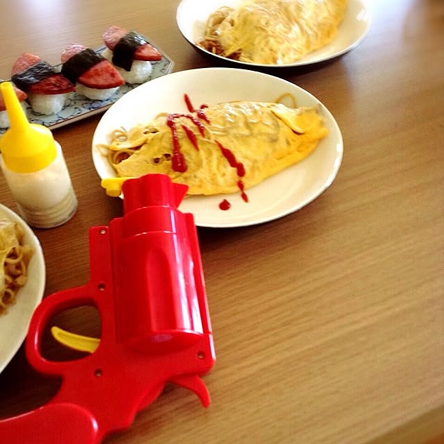 調味料入れ ソースガン 拳銃型 ケチャップボトル マスタード マヨネーズ Sauce Gun ピストル ハンドガン 容器 のレビュー クチコミとして参考になる投稿1枚