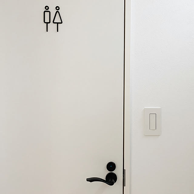 写真付きレビュー プラスティックス トイレサイン おしゃれ モヘイム Moheim テープ 男 女 シンプル スタイリッシュ 手洗い オフィス 北欧 日本製 ブラック ホワイト 黒 白 Restroom Sign 2pの通販商品 口コミ情報 Roomclipショッピング
