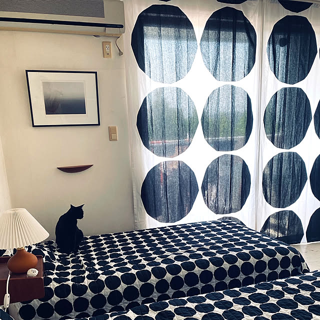 写真付きレビュー カーテン マリメッコ 北欧 イソトキヴェット ブラック 丸柄 石 黒 大柄 マイヤ イソラ Marimekko Kivet 綿 コットン 天然素材 女の子 ガーリー かわいい おしゃれ モノトーン シック シンプル 個性的の通販商品 口コミ情報 Roomclipショッピング