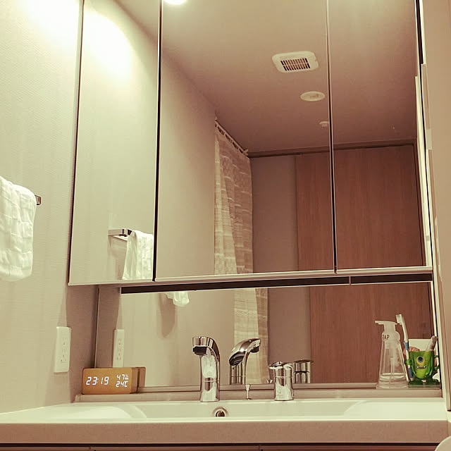 Fibisonic 置き時計 目覚し時計 デジタル 木目調 Led 大音量 アラーム カレンダー付 気温湿度計 省エネ 音声感知 Usb 乾電池給電 3段輝度調節 記憶機能 日本語説明書 卓上寝室 ウッド ナチュラル風 ウッドカラー のレビュー クチコミとして参考になる投稿3枚 Roomclip