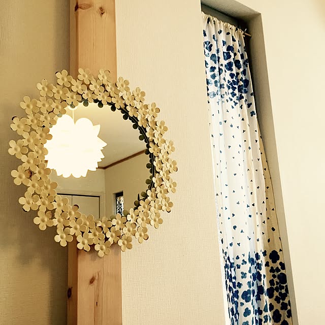 デイジー ウォールミラー 丸型 ラウンド 円形 お花 フラワー Covent Garden コベントガーデン 鏡 ミラー 壁掛け ウォールミラー 木製 シンプル モダン ミラー 鏡 かがみ カガミ 鏡 アンティークミラー アンティーク ミラー 鏡 壁掛けミラー 壁掛け Bm 13のレビュー