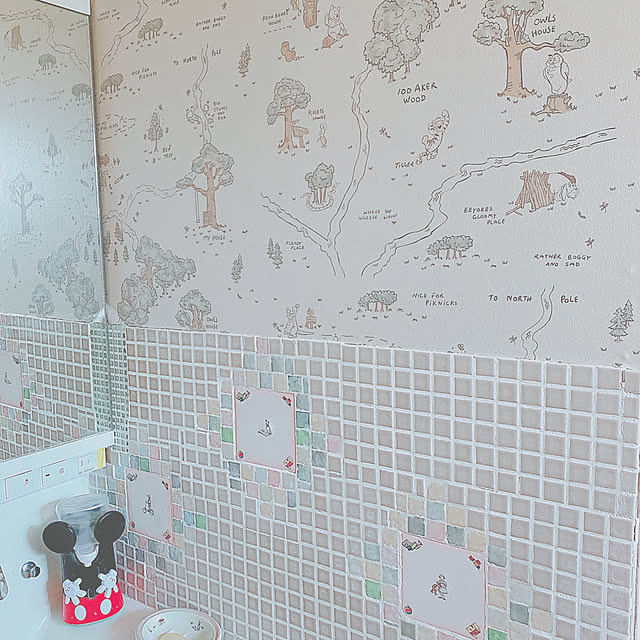 写真付きレビュー 壁紙 ディズニーの国産壁紙 全36柄から選べる 1m単位 切り売り のり付き クロス 貼り替え リフォーム Disney ミッキー ミニー くまのプーさん キッズルーム 子供部屋 寝室 蓄光 壁紙セレクション Jqの通販商品 口コミ情報 Roomclipショッピング