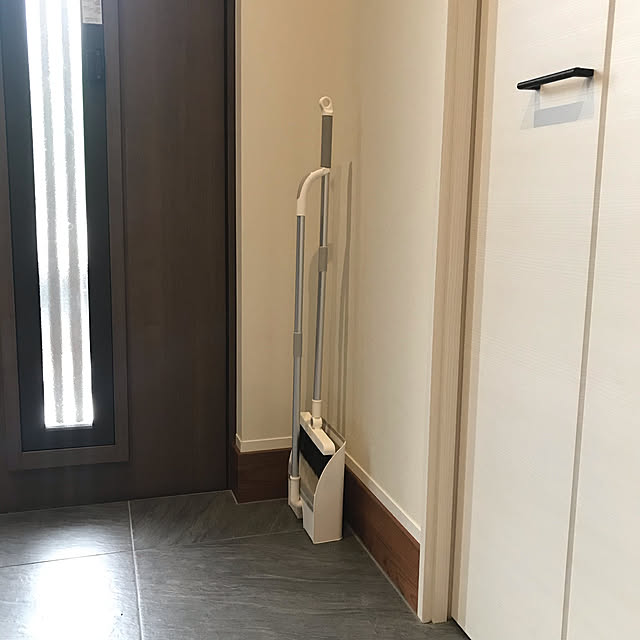 写真付きレビュー Hruru ほうきちりとりセット ほうき ちりとり ほうき 立て式掃除セット 掃除道具 ほうき ちりとり セット 屋外 留め具固定 180 角度調節可能ほうき 回転式ほうき 収納便利 組み立て簡単 室内 屋外 令和 掃除セット ホワイト の通販商品 口コミ情報 写真付きレビュー Hruru ほうきちりとりセット ほうき ちりとり ほうき 立て式掃除セット 掃除道具 ほうき ちりとり セット 屋外 留め具固定 180 角度調節可能ほうき 回転式ほうき 収納便利 組み立て簡単 室内 屋外 令和 掃除セット ホワイト の通販商品 口コミ情報