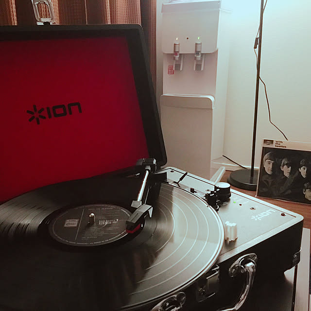 写真付きレビュー】inMusic ION Audio ポータブルレコードプレーヤー スーツケース型 スピーカー内蔵 USB端子 レコードの音をUSB接続でPCに録音 Mac PC Vinyl Motionの通販商品口コミ情報 | RoomClipショッピング 写真付きレビュー】inMusic ION Audio ポータブルレコードプレーヤー スーツケース型 スピーカー内蔵 USB端子 レコードの音をUSB接続でPCに録音 Mac PC Vinyl Motionの通販商品口コミ情報 | RoomClipショッピング