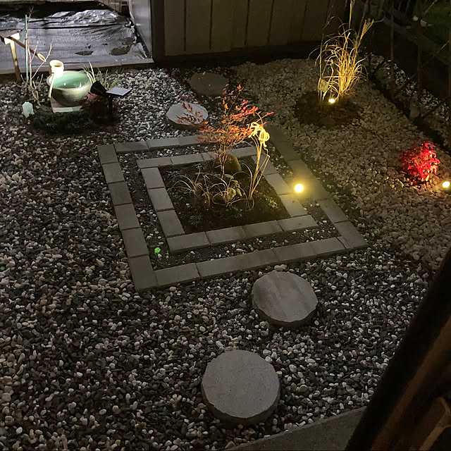 ソーラーライト Ledガーデンライト 電球色 屋外 庭 投光器 太陽光 充電 玄関灯 門灯 外灯 ソーラー 発電yellow2wのレビュー クチコミとして参考になる投稿10枚 Roomclip ルームクリップ