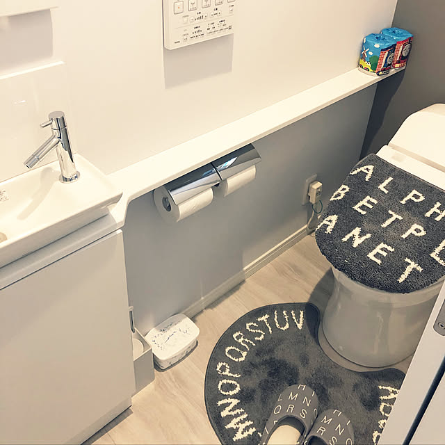 お得なクーポン発行中 トイレマット セット2点 Saltoru ソルトル 巾60cm おしゃれ 北欧 グレー ホワイト フタカバーのレビュー クチコミとして参考になる投稿4枚 Roomclip ルームクリップ