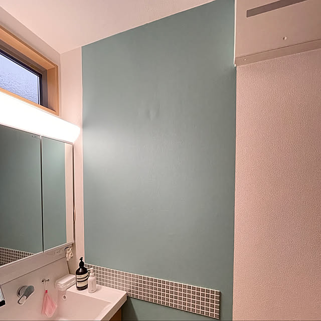 写真付きレビュー 壁紙 張り替え のり付き 水色 西海岸 ブルー クロス 無地 おしゃれ ネイビー ミントグリーン カリフォルニア 壁紙 サーフ系 生のり付き 壁紙の上から貼れる壁紙の通販商品 口コミ情報 Roomclipショッピング