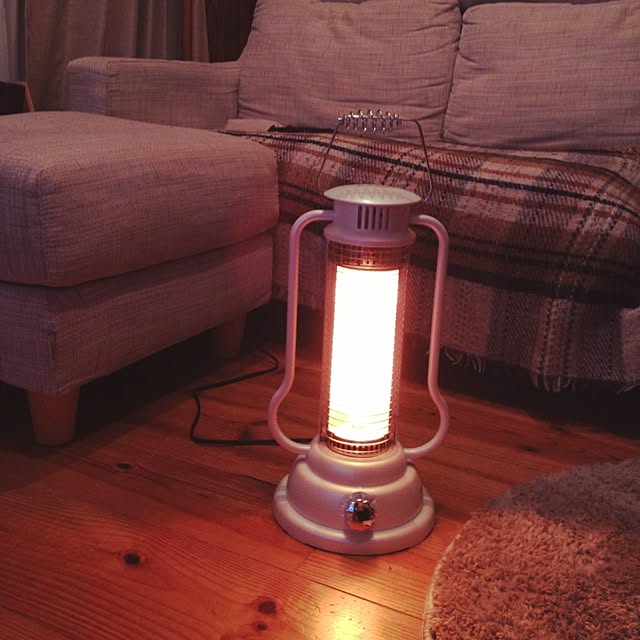 写真付きレビュー ヒーター 遠赤外線 暖房器具 季節 家電 デザイン家電 ミニランタン ハロゲン 省エネ 電気ストーブ 省スペース 小型 ミニ レトロ デザイン 赤外線 足元ヒーター ストーブ オフィス 暖房ヒーター 速暖 ハロゲンヒーター おしゃれ 送料無料の通販商品