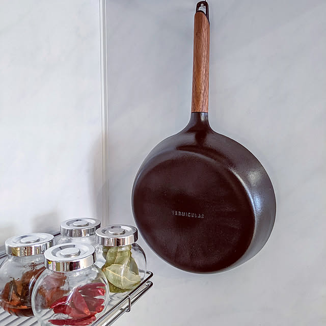 愛知ドビー株式会社 バーミキュラ フライパン 24cm深型ウォールナット 日本正規販売品 のレビュー 口コミとして参考になる投稿6枚 Roomclip ルームクリップ