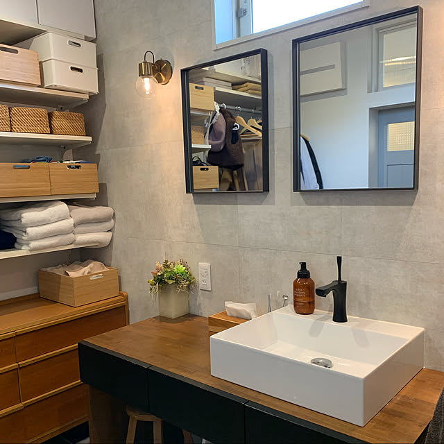 アイアンの鏡 約52 約42cm アイアン 洗面台 鏡 おしゃれ 鏡 壁掛け 洗面所 洗面 鏡 大きい 壁掛け 吊り 鏡 オーダー ウォールミラー アンティーク 全身鏡 姿見鏡 アイアンフレーム 美容室 インダストリアル 黒 ブラック 黒皮 日本製のレビュー クチコミとして参考になる