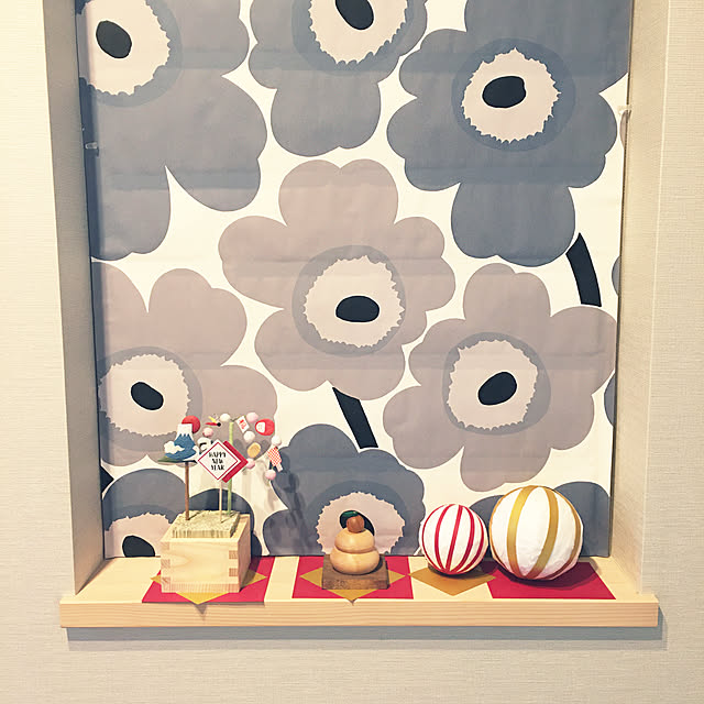 写真付きレビュー 選べる4色 マリメッコ ウニッコ 壁紙 幅70cm 1m単位で切り売り Marimekko Unikko Essential 定番シリーズ 他の商品との同梱不可 輸入壁紙 Wallcoverings の通販商品 口コミ情報 Roomclipショッピング