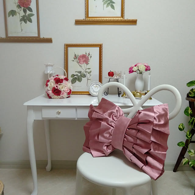 ドレッサー 鏡なし デスク アンティーク 白 引き出し ホワイト 高さ70cm ドレッサー机 テーブル 姫 かわいい 収納 テレワーク 北欧 家具 ドレッサーデスク 姫系 コンパクト オシャレ 在宅ワーク 猫足 リモートワーク 化粧台 勉強机 おしゃれ パソコンデスク 可愛いの ドレッサー 鏡なし デスク アンティーク 白 引き出し ホワイト 高さ70cm ドレッサー机 テーブル 姫 かわいい 収納 テレワーク 北欧 家具 ドレッサーデスク 姫系 コンパクト オシャレ 在宅ワーク 猫足 リモートワーク 化粧台 勉強机 おしゃれ パソコンデスク 可愛いの