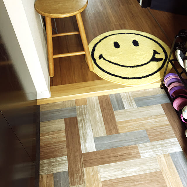 貼ってはがせる フロア キッチン 玄関 シート ウッド 木目 タイル テラコッタ お手入れ簡単 賃貸 リフォーム 模様替え 1m単位 切売のレビュー クチコミとして参考になる投稿3枚