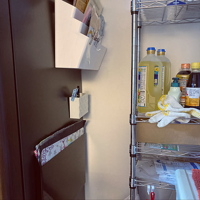 Tower 冷蔵庫横マグネット収納ポケット 3段 タワー 冷蔵庫 マグネット ピタッと ファイル 収納 省スペース 山崎実業 白 ホワイト 黒 ブラック 収納ケース 収納ポケット ウォールケース ウォールポケット レシピ プリント 北欧 おしゃれ Yamazakiのレビュー クチコミ