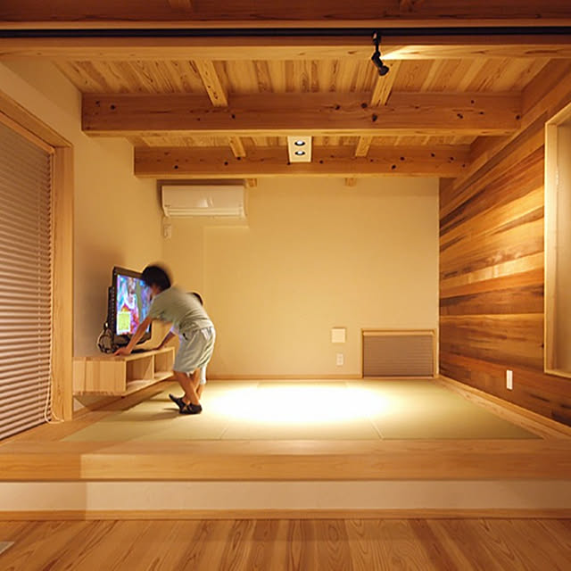 ライティングレール 照明 珪藻土の壁 珪藻土壁 床下収納 などのインテリア実例 02 13 15 58 37 Roomclip ルームクリップ