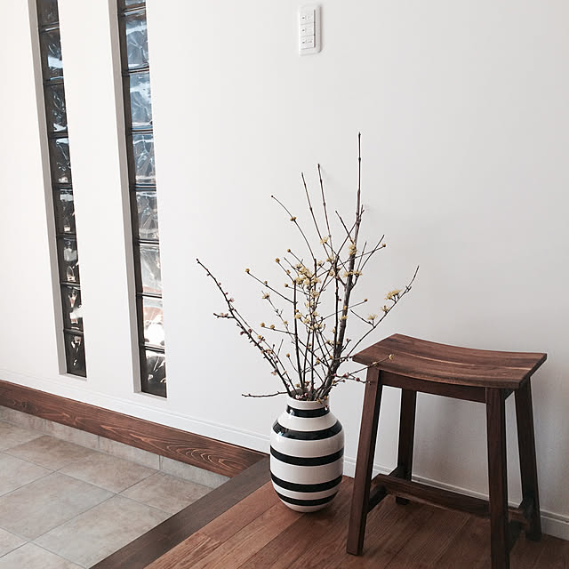 写真付きレビュー ケーラー オマジオ フラワーベース ブラック L Kahler Omaggio Vase Large ラージ H 30 5cm 花瓶 陶器 ベース 北欧 花びん ギフトの通販商品 口コミ情報 Roomclipショッピング