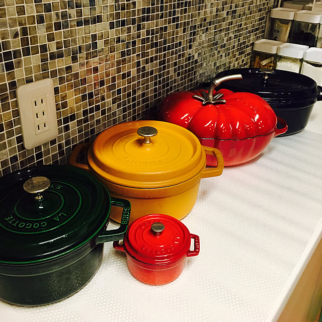 写真付きレビュー】ストウブ鍋 STAUB ピコココット ラウンド 24cm グレナディンレッド・バジルグリーン・グランブルー(ダークブルー)・マスタード マジョリカ ホーロー ギフト・のし可の通販商品口コミ情報 | RoomClipショッピング 写真付きレビュー】ストウブ鍋 STAUB ピコココット ラウンド 24cm グレナディンレッド・バジルグリーン・グランブルー(ダークブルー)・マスタード マジョリカ ホーロー ギフト・のし可の通販商品口コミ情報 | RoomClipショッピング