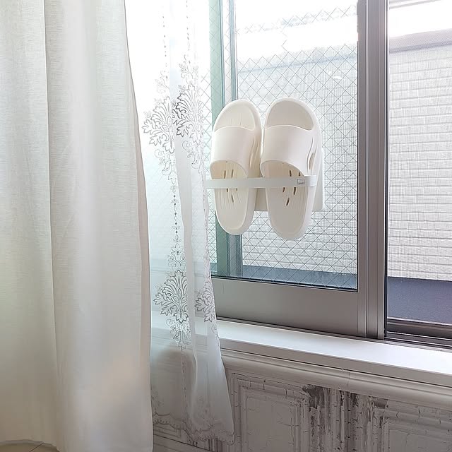 使い勝手が抜群で管理がしやすい！サンダルの置き場所アイデア
