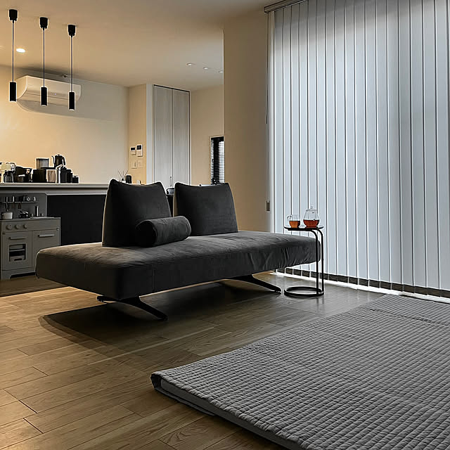 お部屋づくりに迷ったら試してみてほしい！上品で落ち着きのあるグレーインテリアの実例紹介