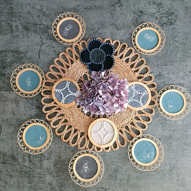 自分らしいおうちカフェを彩るアクセントに♪100均グッズでDIYするオリジナルコースター