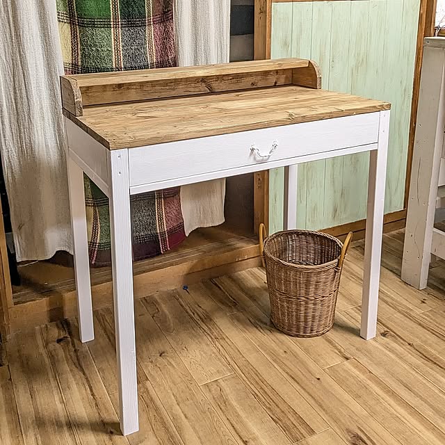 DIYならサイズもデザインも思いのまま！世界にひとつの手作りデスクアイデア