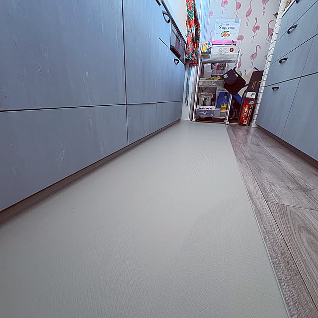 ピカピカだとやっぱり気持ちいい♪キッチンの床をキレイに保つアイデア