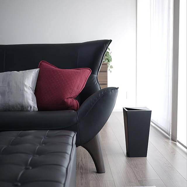 お部屋の必需品がインテリアに♪使いやすくて見栄えもいいリビングに置きたくなるゴミ箱6選