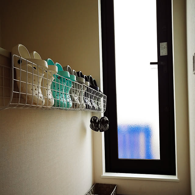 玄関、ベランダ、お風呂の場所別にご紹介！参考にしたいサンダル収納のアイデア集