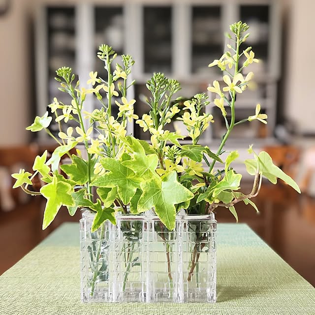 どんな風に飾ったらよいの？参考にしたい切り花のあるお部屋実例