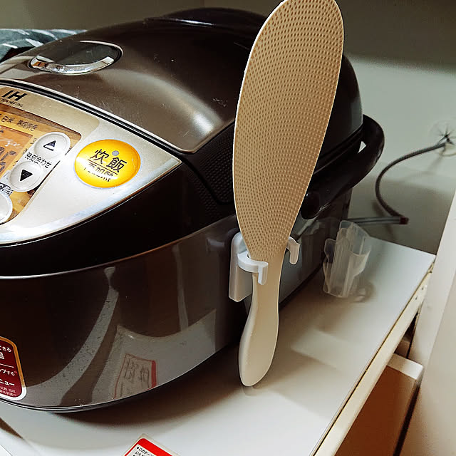 炊きたてのご飯をおいしく食べるために。ストレスフリーなしゃもじの置き方