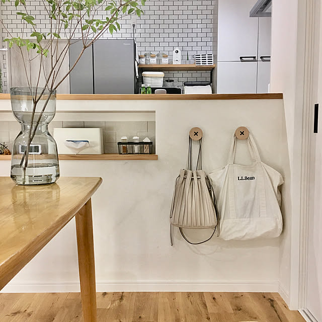 お出かけ前後の動作がぐんと楽になる！参考にしたいエコバッグの置き方集