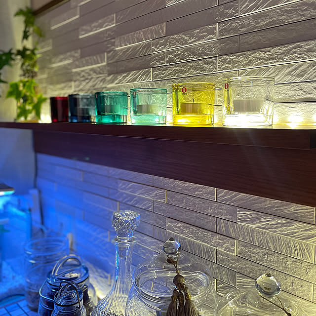 ダイソーアイテムでできる、優しく壁を照らすウォールライトのDIYアイデア