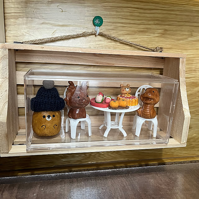 「吊り下げて飾れる、木製のミニチュア棚のつくり方」 by miiyanさん