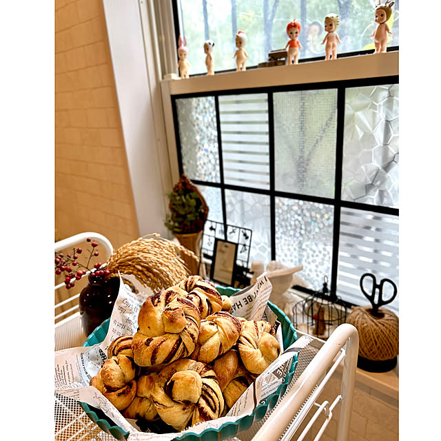 ダイソーのガラスシートで、自宅のガラスを思いどおりの仕様に変える！ユーザーさんのDIYアイデアをご紹介