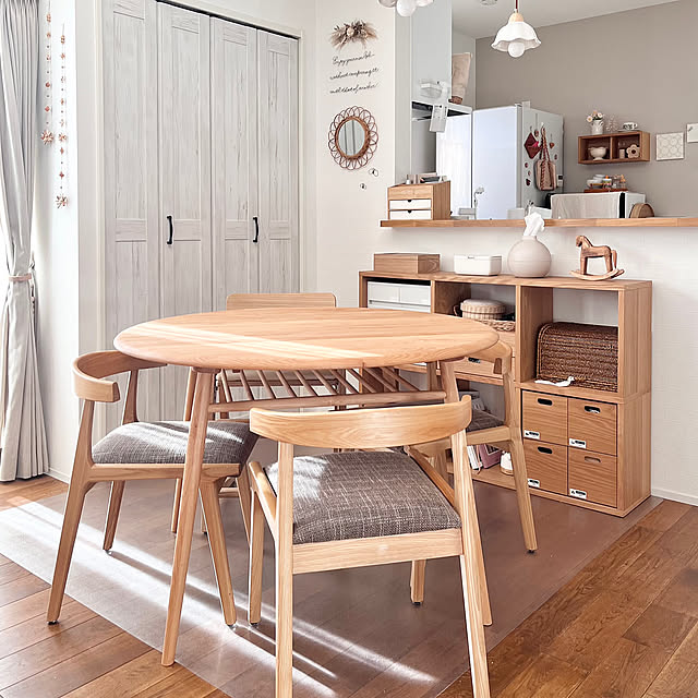 木材の経年変化を楽しめる！シンプルで洗練されたモモナチュラルの家具6選