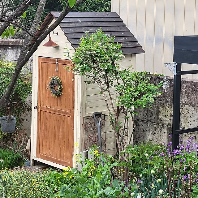散らかりやすい道具もすっきり整頓♪限られたスペースでも快適になるベランダ・庭収納