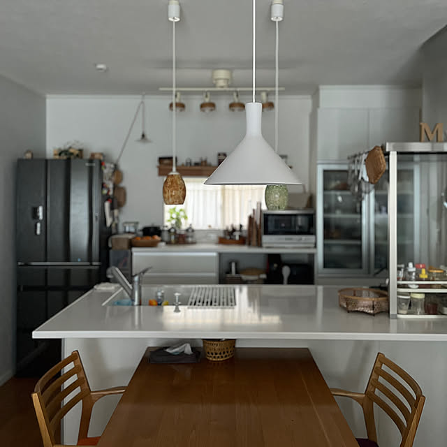 「ステンドグラス照明がアクセント。使い勝手とお気に入りが共存する、愛着あふれるキッチン」 by siosai10さん