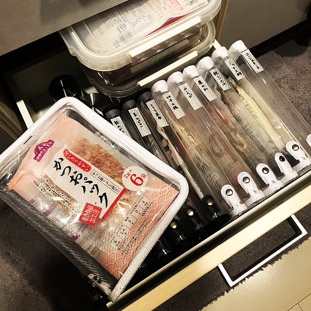 書類だけではなく小物もスッキリ収納！100均ファイルケース活用アイデア集