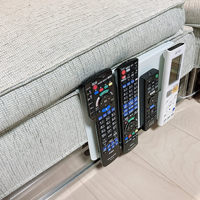 本を立てるだけじゃない！100均のブッスタンド活用アイデア